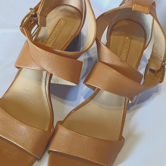 Antonio Melani Sandal with Tortoise shell round heel. - Picture 8 of 8